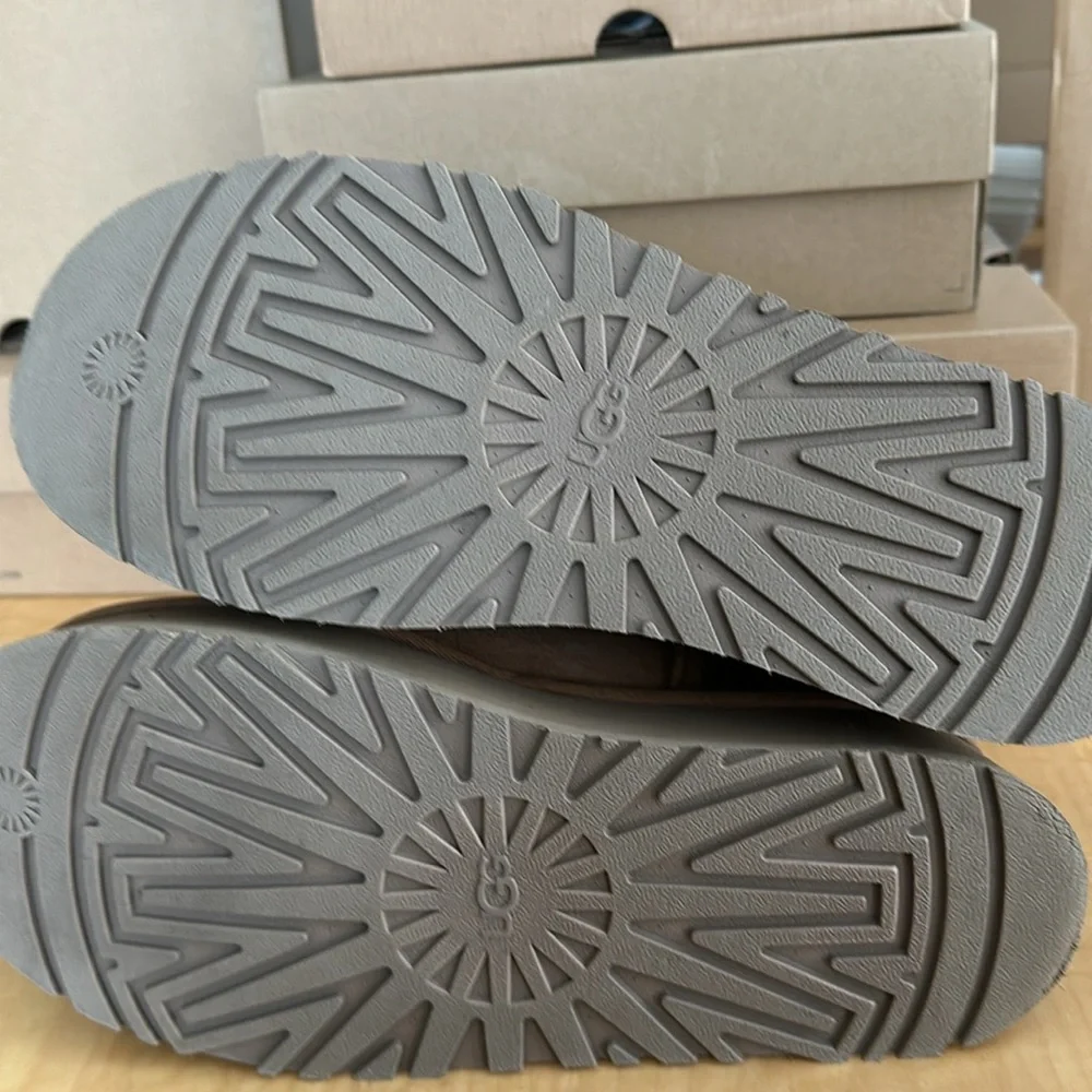 Ugg Women’s Classic Dipper Boot - Picture 7 of 7